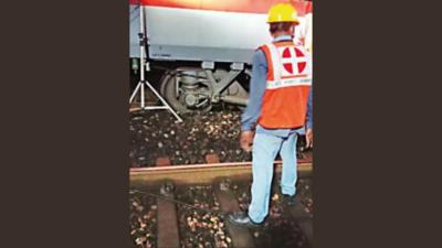 Maharashtra: Two injured as Express rams goods train, derails near Gondia