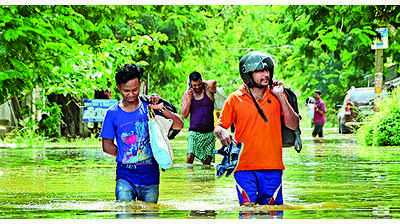 State capital battles flood wrath, swelling river