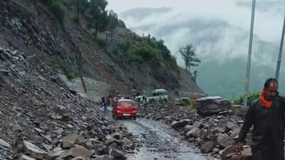 Landslide disrupts traffic on Gangotri and Yamunotri highways, 22 link roads blocked