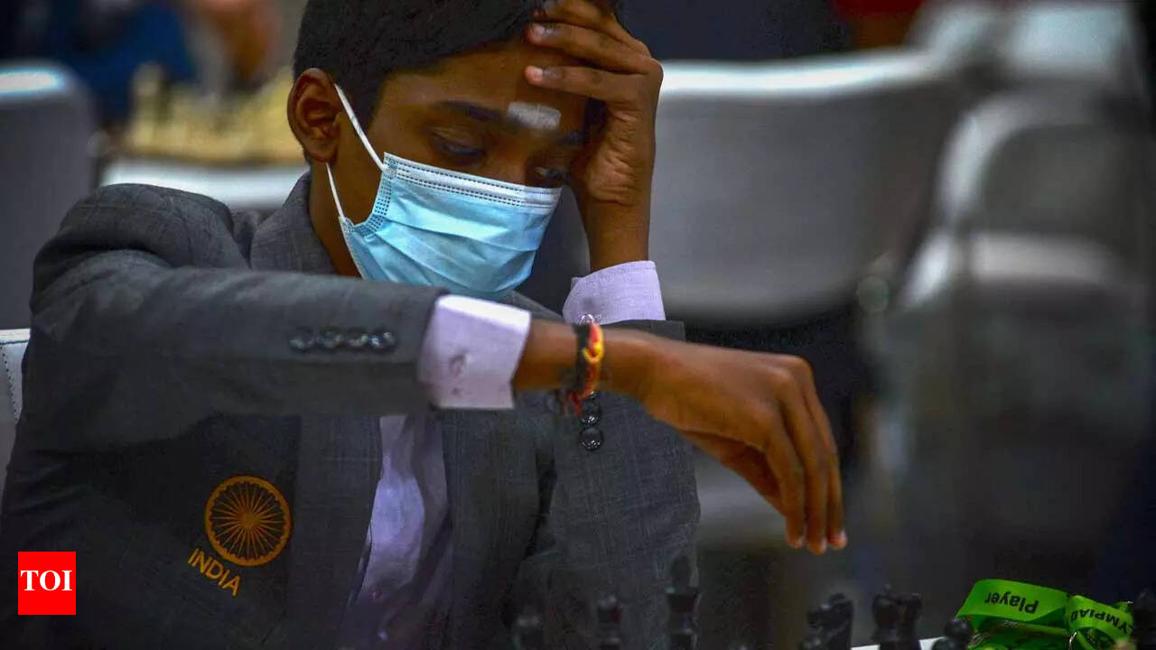 FTX Crypto Cup: R Praggnanandhaa, Magnus Carlsen share lead after Round 4 |  Chess News - Times of India