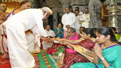 Supreme Court Chief Justice NV Ramana, Karnataka CM Basavaraj Bommai offer prayers at Tirumala temple