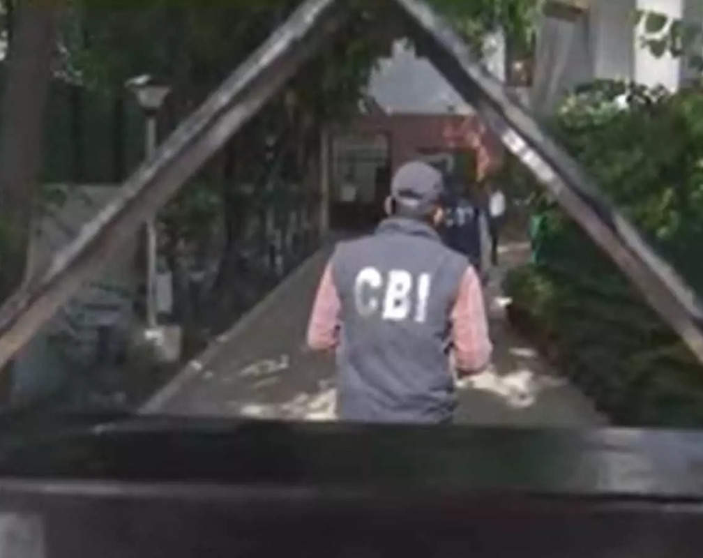 
CBI officials reach Deputy Excise Commissioner Anand Tiwari’s residence in Delhi
