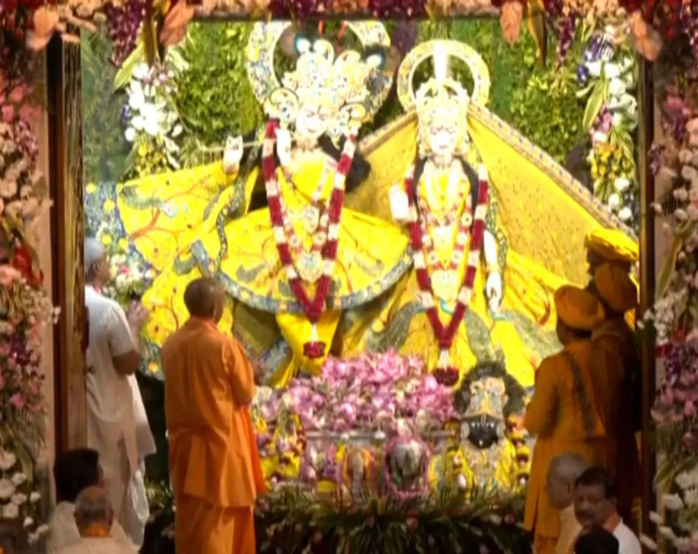 
Janmashtami: UP CM Yogi offers prayers at Sri Krishna Janmasthan in Mathura
