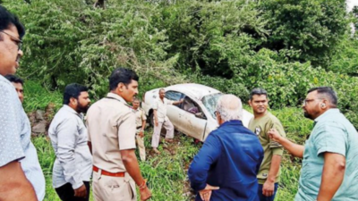 Maharashtra: Youth killed in accident at Kasara ghat; Bhujbal joins rescue work