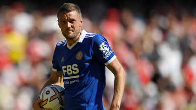 Jamie Vardy extends Leicester City contract until 2024
