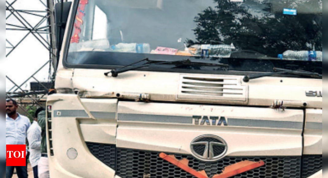 Pune: 2 schoolgirls die in bike accident | Pune News - Times of India
