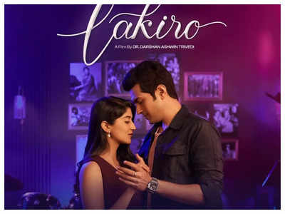 Filmmaker Darshan Ashwin Trivedi unveils the poster of 'Lakiro'