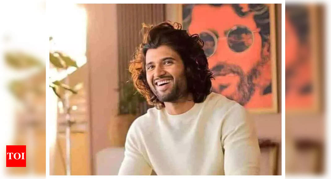 Did you know ‘Liger’ star Vijay Deverakonda wears a burqa to watch his movies in theatres? – Times of India