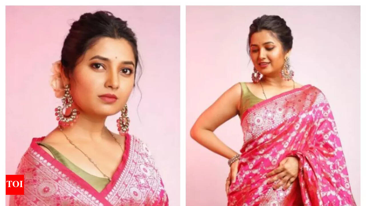 Nude prajakta mali
