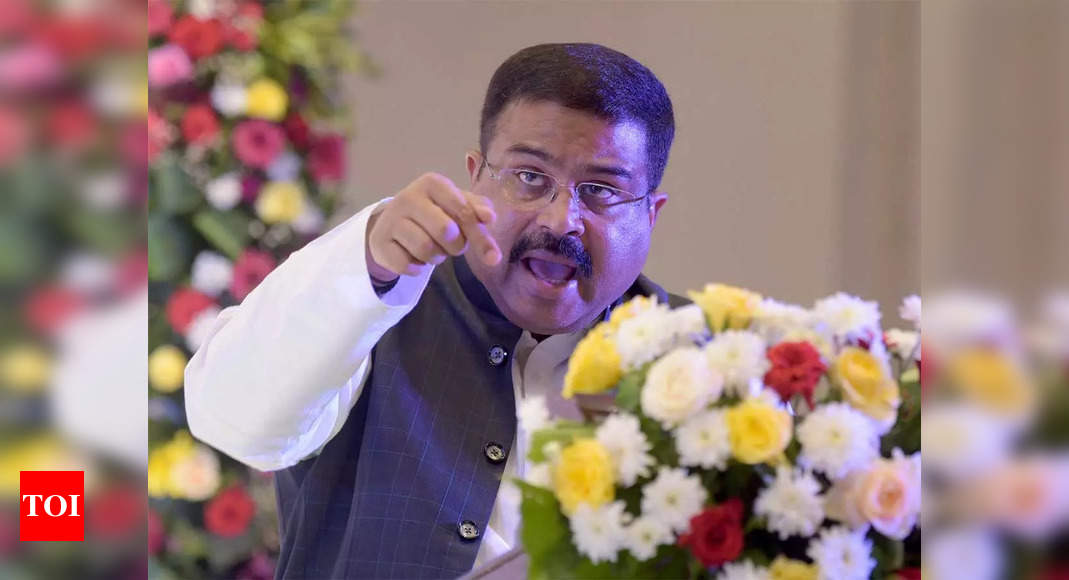 Dharmendra Pradhan receives warm welcome from Indian diaspora in Australia – Times of India