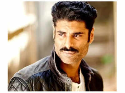 Sikandar Kher gets autographed pic of India's first astronaut Rakesh Sharma