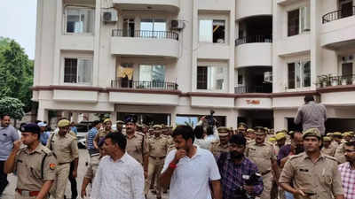 Uttar Pradesh: Police raid 10 premises in Lucknow to nab Mukhtar Ansari's son
