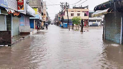 Shops shut, business dries out in waterlogged Bhopal