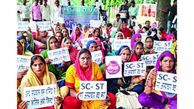 Meerut group stages sit-in against Raj Dalit child beaten to death