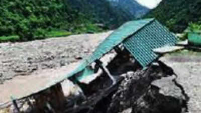 Village chief in Himachal Pradesh who alerted others falls victim to landslide