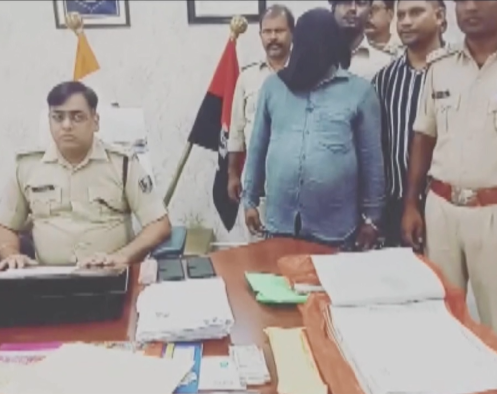 
Bihar: 7 arrested for duping people on pretext of providing govt scheme benefits in Banka
