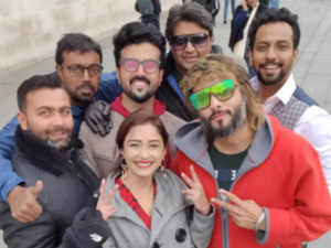 Hey Kem Chho London' makers share an exclusive BTS picture, see pic! | Gujarati Movie News - Times of India