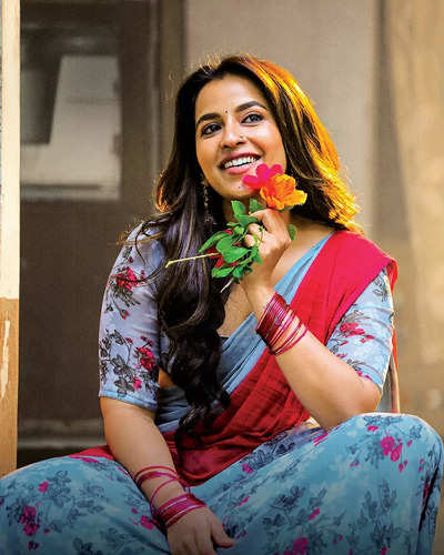 First Look poster of Komalee Prasad from 'Sasivadane' unveiled marking her birthday