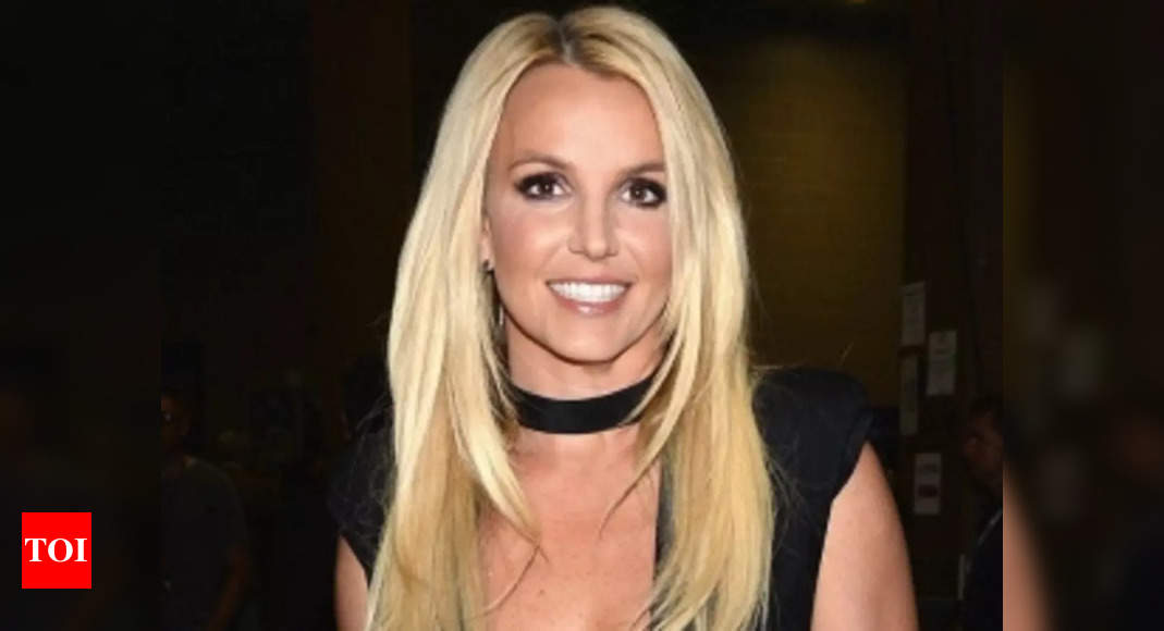 'Hold Me Closer', sings Britney Spears #WelcomeBackBritney, say fans ...