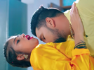 Gunjan Singh romances Komal Singh in the latest song 'Kundi Lagado Saiya'