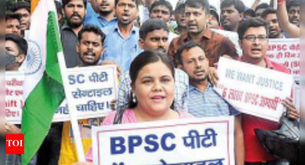 Bihar: Aspirants protest change in BPSC examination pattern | Patna ...