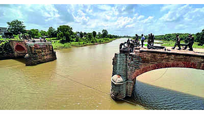 Sudarshan Corps start rebuilding the bridge over Sukhtawa river