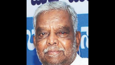 Siddaramaiah has become a political nomad: Chamarajanagar MP V Srinivasa Prasad