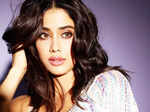 These ravishing pictures of Janhvi Kapoor in a stylish sequin saree prove she is a glam queen