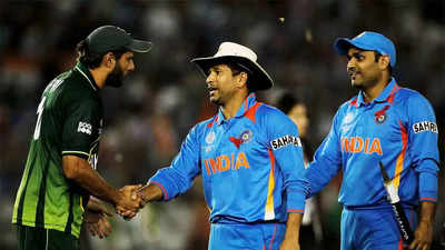 India vs Pakistan: When Indian batsmen benefitted from butter-fingered Pakistani fielders