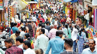 Major rush in Nashik city markets on weekend ahead of Ganeshotsav