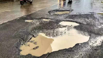 Pothole-linked accident claims another life in Thane