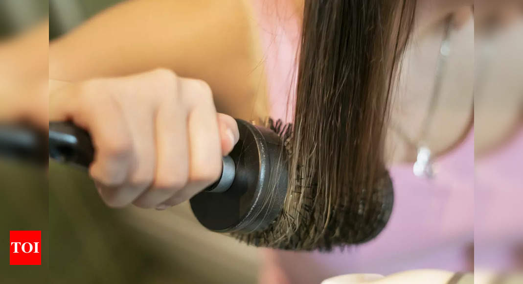 Round Brushes: The best kept hairdresser secret and how to use it  effectively - Times of India