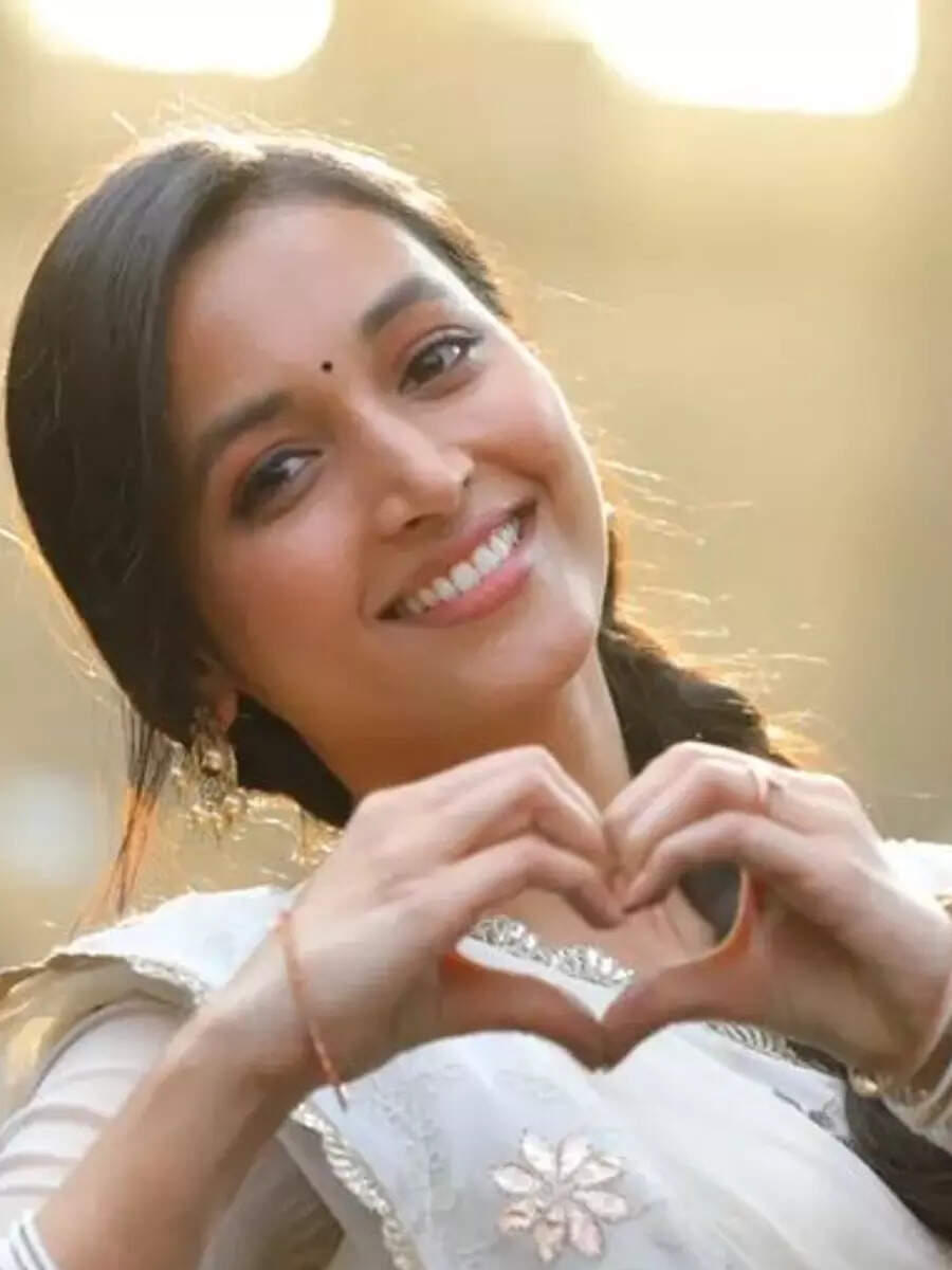 Srinidhi Shetty's elegant pictures