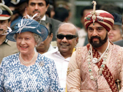 Pic of the day: Queen Elizabeth II on the sets of Kamal Haasan's 'Marudhanayagam'