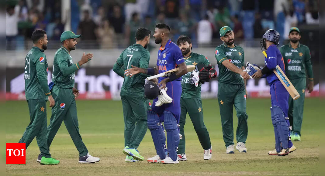 Experts praise Pakistan team after narrow loss to India