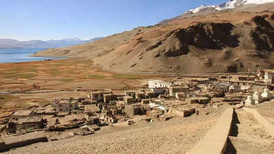 Chinese soldiers stop Indian graziers in Demchok area of eastern Ladakh