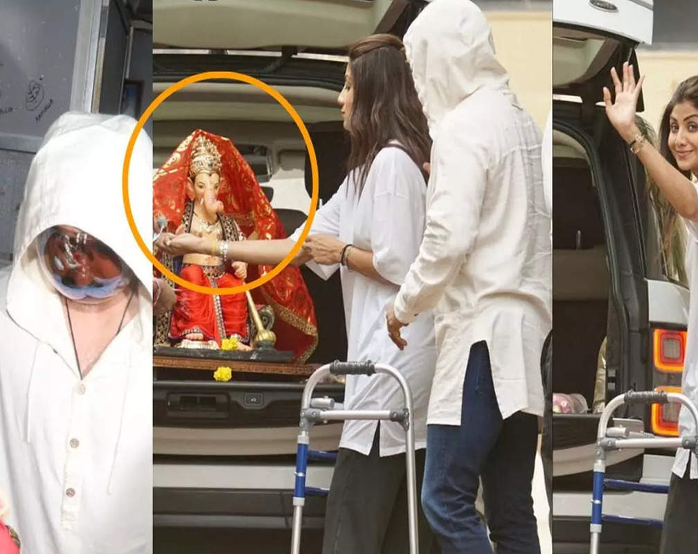 
Injured Shilpa Shetty Kundra and Raj Kundra welcome Lord Ganesha home
