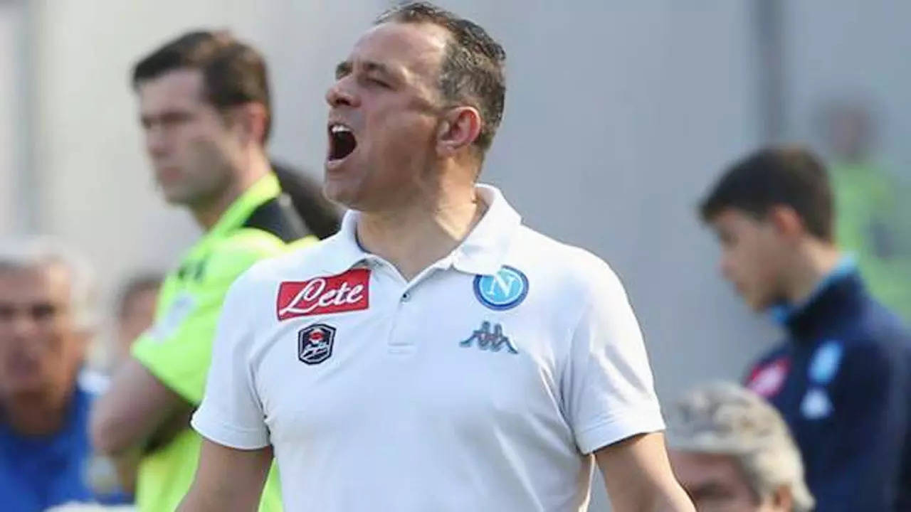 Talian Francesco Calzona ako tréner slovenskej futbalovej reprezentácie  Futbalové správy