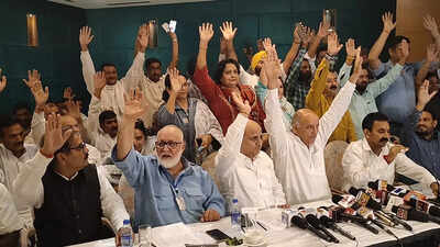 After Ghulam Nabi Azad, 64 more Congress leaders quit party in Jammu