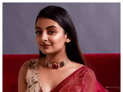 Best saree looks of Esther Anil