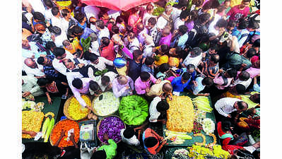 Crowds throng the streets as Ganeshotsav festivity begins