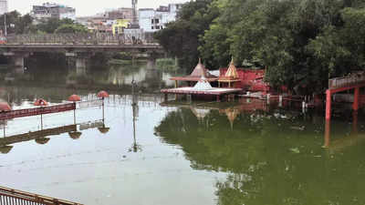 Ganga stable in Kashi, but relief operations continue
