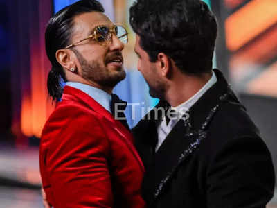 Ranveer Singh and Vicky Kaushal celebrate their Best Actor Filmfare Award wins with a victory dance - WATCH