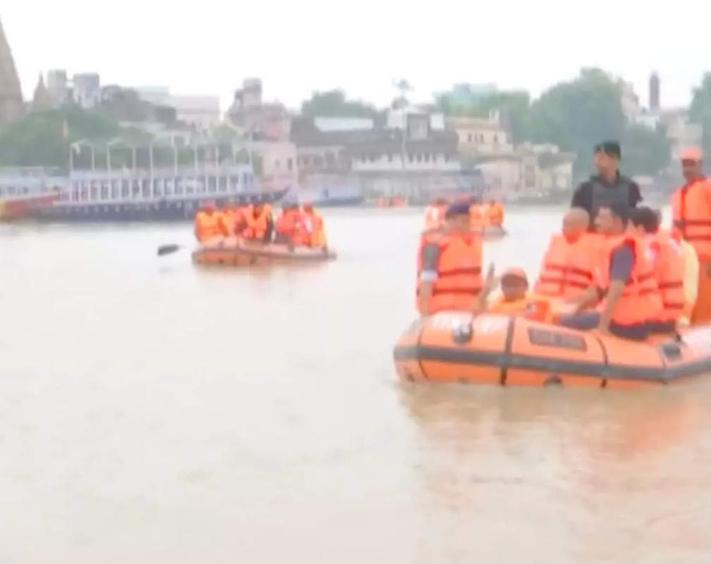 
UP: CM Yogi takes stock of flood-hit areas in Varanasi
