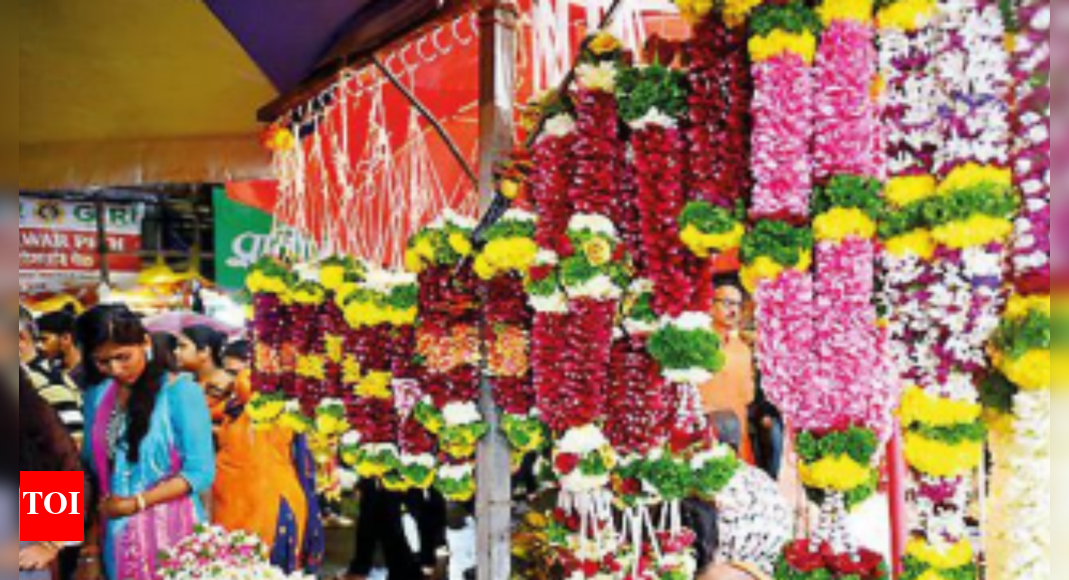 Celebrations begin to bloom as tonnes of flowers arrive in Pune markets