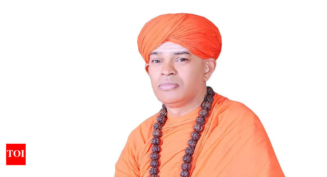 Live: Karnataka seer Shivamurthy Murugha Sharanaru arrested in sexual assault case