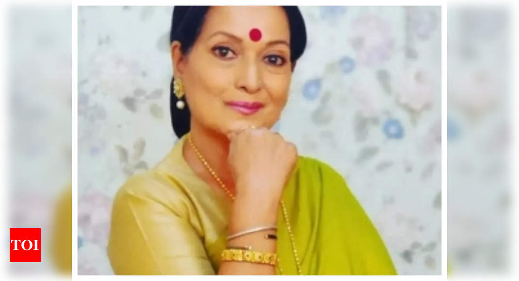 Himani Shivpuri Thought Of Quitting Her Acting Career After Husbands Demise Hindi Movie News