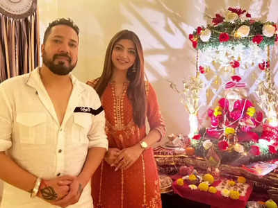 Mika Singh and Akanksha Puri celebrate Ganesh Chaturthi together; see pics