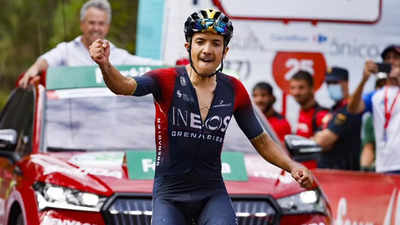 Carapaz attacks from breakaway to win stage 12 in Vuelta