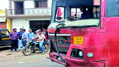 Gujarat transport bus brake fails, kills one